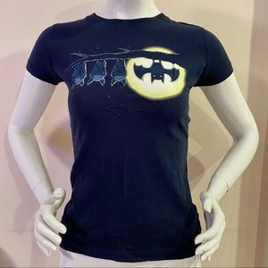 [Teeturtle] Bat Graphic Tee